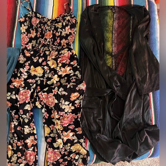 Clothing bundle! - Picture 2 of 3